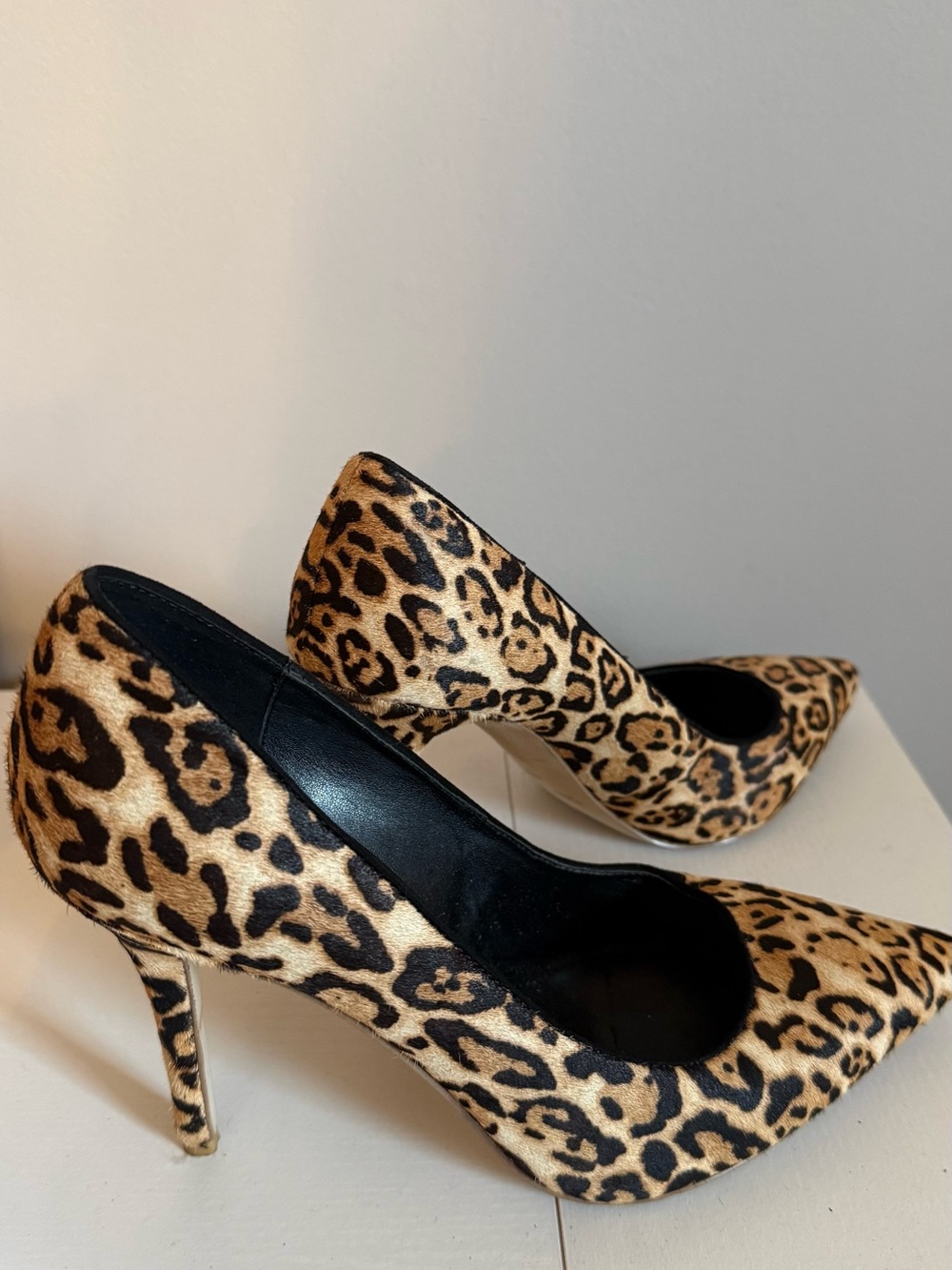 Excellent condition White House Black Market Marigold Leopard Calf Hair Pumps